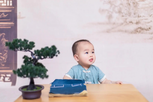 岑溪八个月宝宝可以吃盐吗